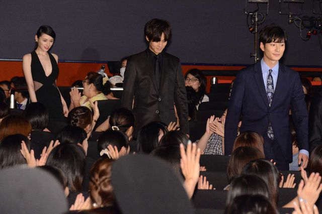 栗山千明が胸元ざっくりドレスで登場！『秘密 THE TOP SECRET』フォトギャラリー（14枚目）