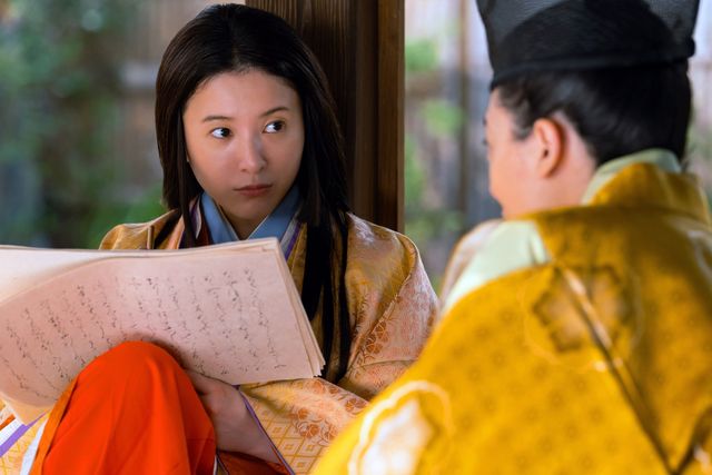 帝がお読みになるもの、私も読みたい…「光る君へ」第33回「式部誕生」（4枚目）