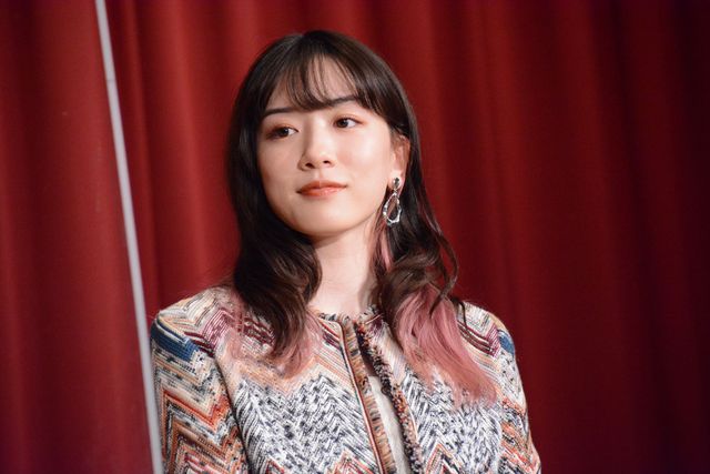 戸田恵梨香＆永野芽郁、女子高に降臨で悲鳴！（6枚目）