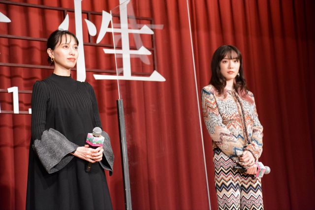 戸田恵梨香＆永野芽郁、女子高に降臨で悲鳴！（11枚目）