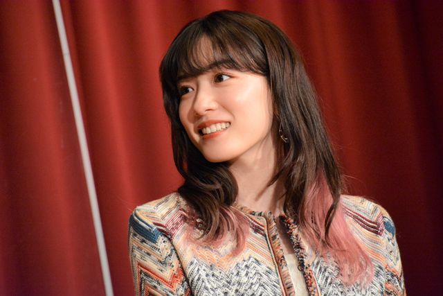 戸田恵梨香＆永野芽郁、女子高に降臨で悲鳴！（17枚目）