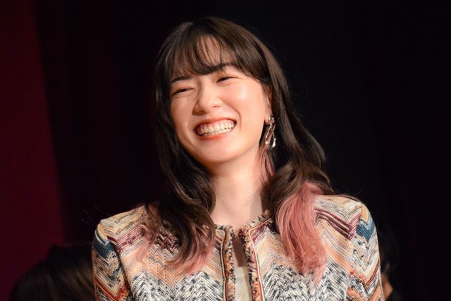 戸田恵梨香＆永野芽郁、女子高に降臨で悲鳴！（18枚目）