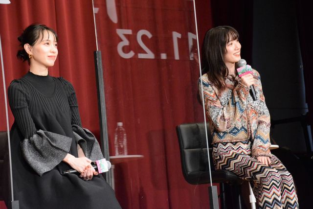 戸田恵梨香＆永野芽郁、女子高に降臨で悲鳴！（21枚目）