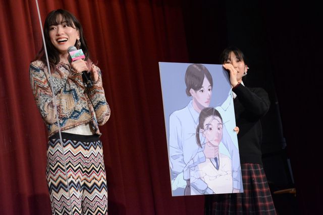 戸田恵梨香＆永野芽郁、女子高に降臨で悲鳴！（23枚目）