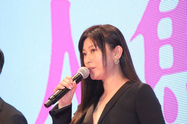 篠原涼子、西島秀俊、坂口健太郎、川栄李奈、笑顔でレッドカーペットに！『人魚の眠る家』ワールドプレミア（4枚目）