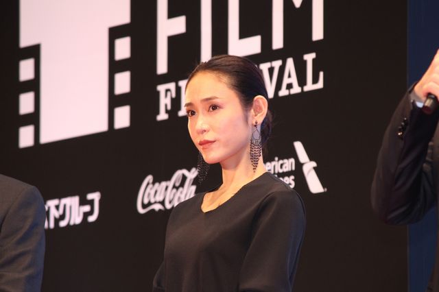 篠原涼子、西島秀俊、坂口健太郎、川栄李奈、笑顔でレッドカーペットに！『人魚の眠る家』ワールドプレミア（6枚目）