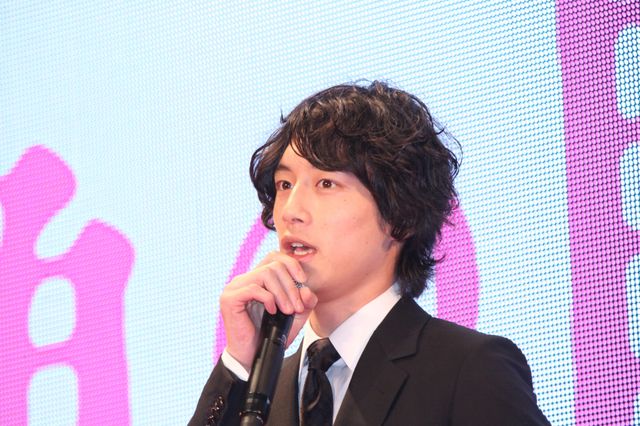 篠原涼子、西島秀俊、坂口健太郎、川栄李奈、笑顔でレッドカーペットに！『人魚の眠る家』ワールドプレミア（7枚目）