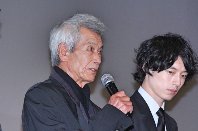 篠原涼子、西島秀俊、坂口健太郎、川栄李奈、笑顔でレッドカーペットに！『人魚の眠る家』ワールドプレミア（14枚目）