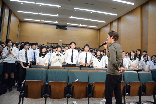 “生”玉木宏のサプライズ登場に学生300人が大歓声！フォトギャラリー（11枚目）