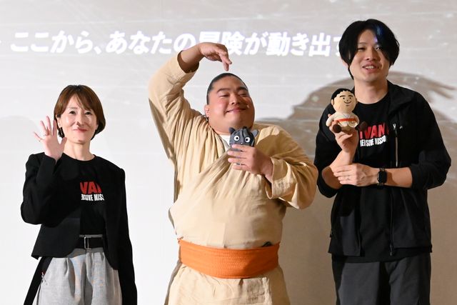 左から木村友香(「VIVANT IMMERSIVE MISSION」実行委員会)、ドラム、宮崎陽平監督