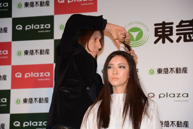 ジョニデ『シザーハンズ』のモデルが日本で華麗なシザーさばき披露！フォトギャラリー：フォトギャラリー