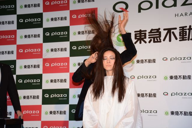 ジョニデ『シザーハンズ』のモデルが日本で華麗なシザーさばき披露！フォトギャラリー（3枚目）