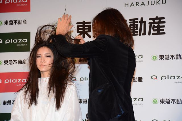 ジョニデ『シザーハンズ』のモデルが日本で華麗なシザーさばき披露！フォトギャラリー（6枚目）