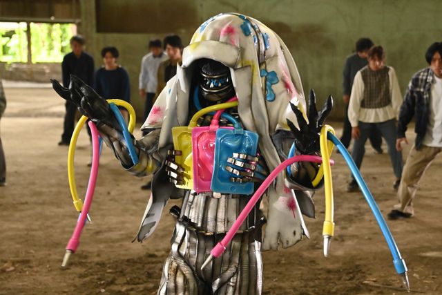 「ガッチャード」ラケシスのモデルとなった歌手が登場！スピンオフ「冥黒の黙示録　ラケシス」場面写真（5枚目）