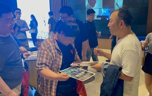 足立紳監督がサイン攻め！上海国際映画祭の様子（2枚目）