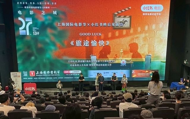 足立紳監督がサイン攻め！上海国際映画祭の様子（4枚目）