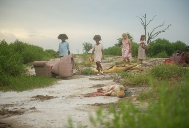 映画『ハッシュパピー ～バスタブ島の少女～』でのジョンシェル・アレクサンダーさん（一番左）