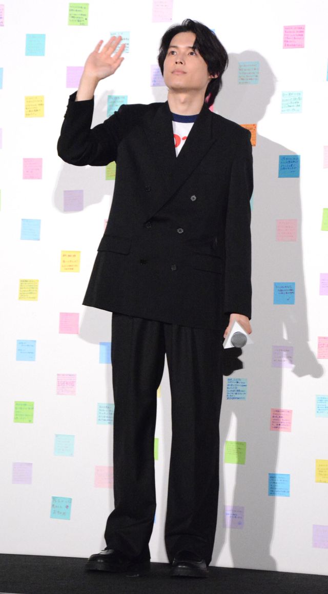 松たか子＆松村北斗＆塚原あゆ子監督、モノトーンの装いで登壇『ファーストキス 1ST KISS』公開直前イベント（3枚目）