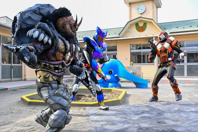 ショウマ、ドーナッツの美味しさに悶絶！「仮面ライダーガヴ」第10話場面カット（5枚目）