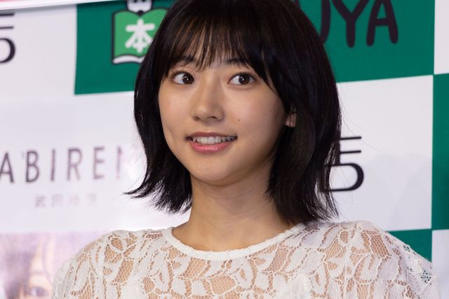 武田玲奈、瞳がキラッキラ！ 1stフォトブック「タビレナ」発売記念握手&チェキ会（7枚目）