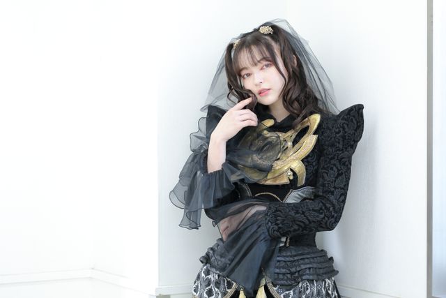 坂巻有紗　シリアルナンバー付き　直筆サイン入り写真パネル　ラケシス　ガッチャード 仮面ライダーガッチャードファイナルステージin福岡