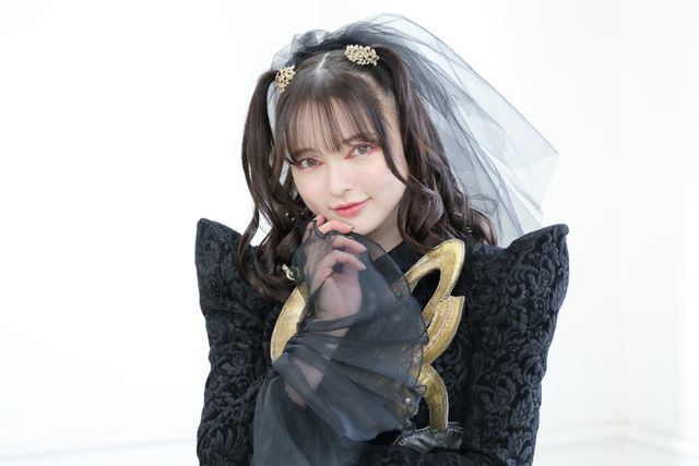 『仮面ライダーガッチャード』ラケシスの妖艶さ＆可愛さが爆発！坂巻有紗インタビュー撮り下ろしカット（7枚目）