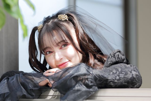 『仮面ライダーガッチャード』ラケシスの妖艶さ＆可愛さが爆発！坂巻有紗インタビュー撮り下ろしカット（13枚目）