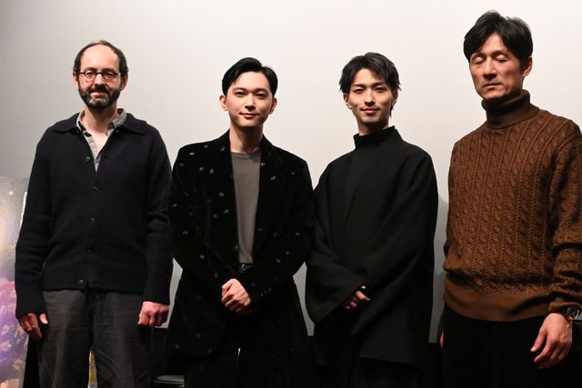 大河完走の横浜流星、メガネ&無精ひげ姿でイメチェン!『国宝』吉沢亮&李相日監督と舞台あいさつ登壇:フォトギャラリー