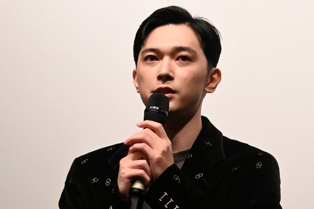 大河完走の横浜流星、メガネ＆無精ひげ姿でイメチェン！『国宝』吉沢亮＆李相日監督と舞台あいさつ登壇（7枚目）