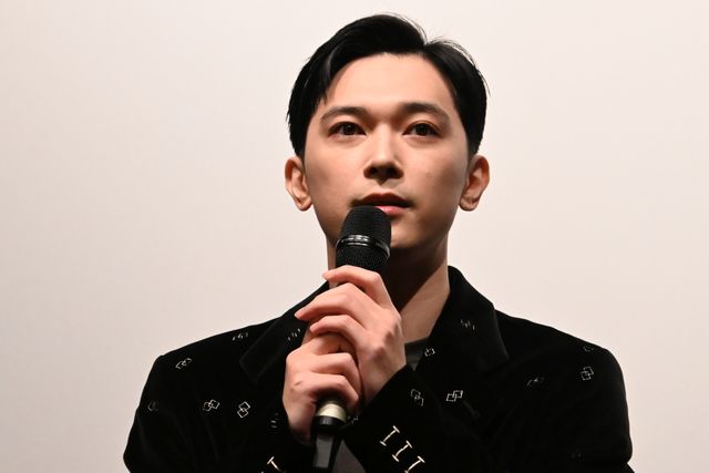 大河完走の横浜流星、メガネ＆無精ひげ姿でイメチェン！『国宝』吉沢亮＆李相日監督と舞台あいさつ登壇（8枚目）