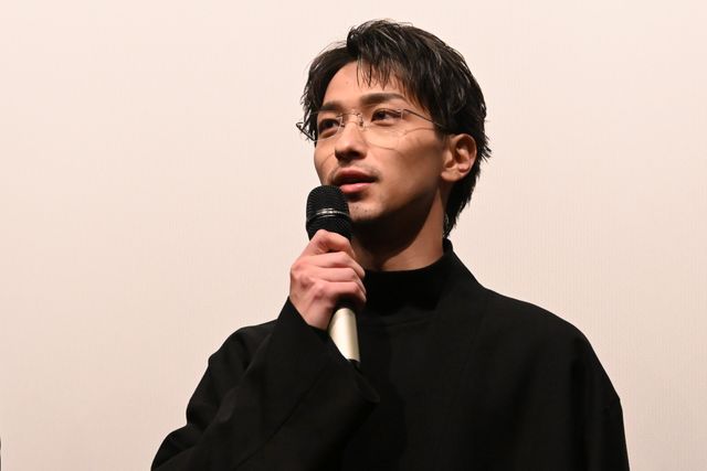 大河完走の横浜流星、メガネ＆無精ひげ姿でイメチェン！『国宝』吉沢亮＆李相日監督と舞台あいさつ登壇（10枚目）