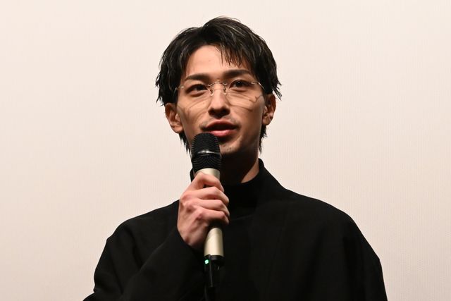 大河完走の横浜流星、メガネ＆無精ひげ姿でイメチェン！『国宝』吉沢亮＆李相日監督と舞台あいさつ登壇（11枚目）