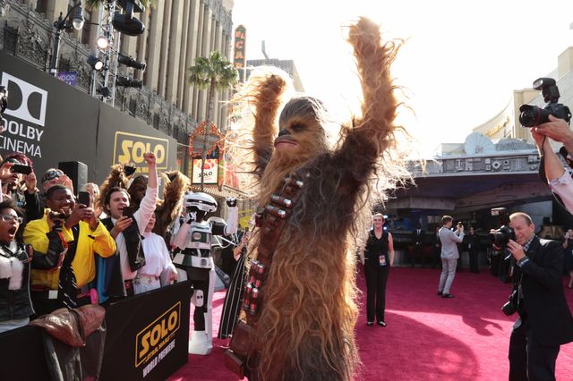 『スター・ウォーズ』ハン・ソロ映画お披露目！チューバッカも大興奮のLAプレミア！【写真多数】（5枚目）