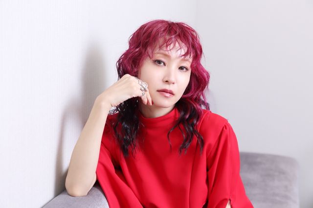 主題歌「残酷な夜に輝け」を担当したLiSA - 写真：高野広美