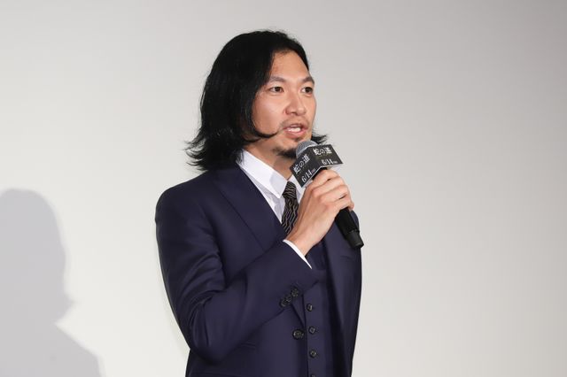 柴咲コウ×西島秀俊×青木崇高、シックな装いで登壇！黒沢清監督『蛇の道』完成披露の様子（8枚目）