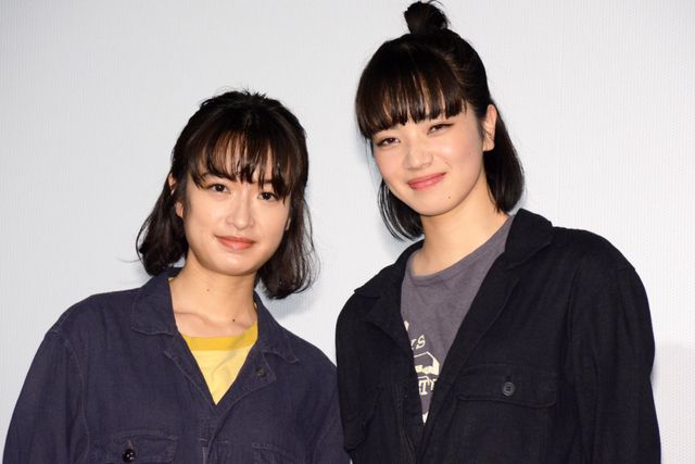 小松菜奈＆門脇麦、お揃いヘアが可愛い！『さよならくちびる』公開御礼舞台あいさつ（11枚目）