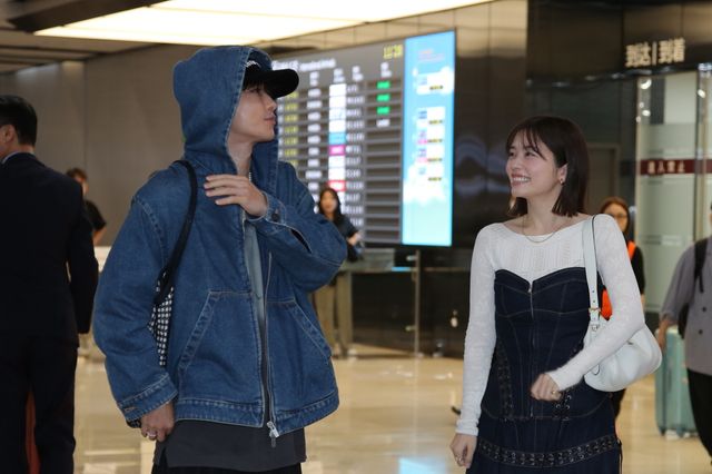 小芝風花＆佐藤健、韓国・金浦空港に到着！（2枚目）