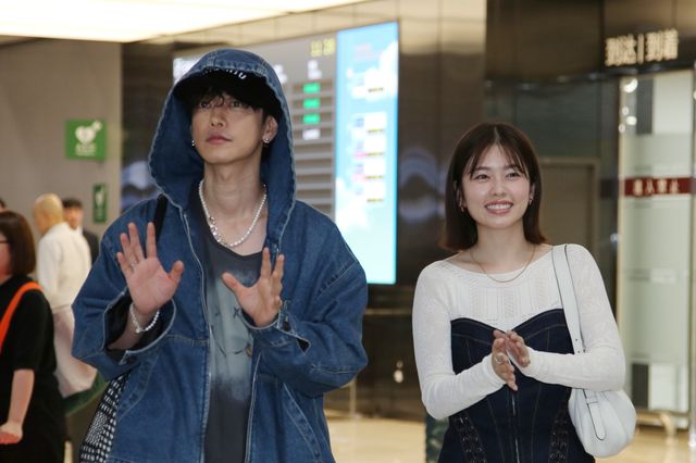 小芝風花＆佐藤健、韓国・金浦空港に到着！（6枚目）