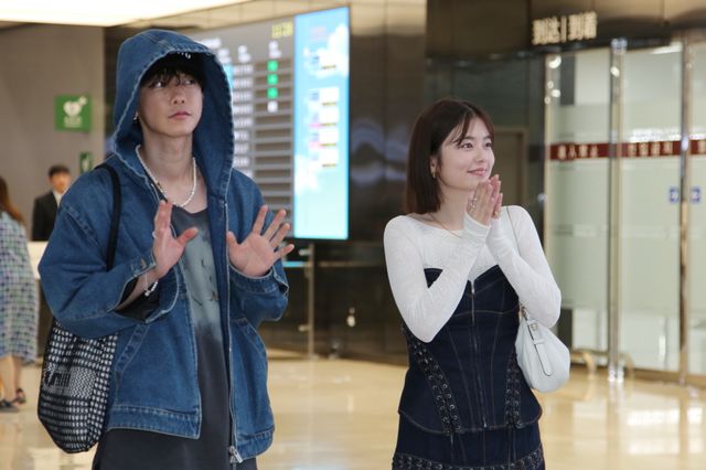 小芝風花＆佐藤健、韓国・金浦空港に到着！（8枚目）