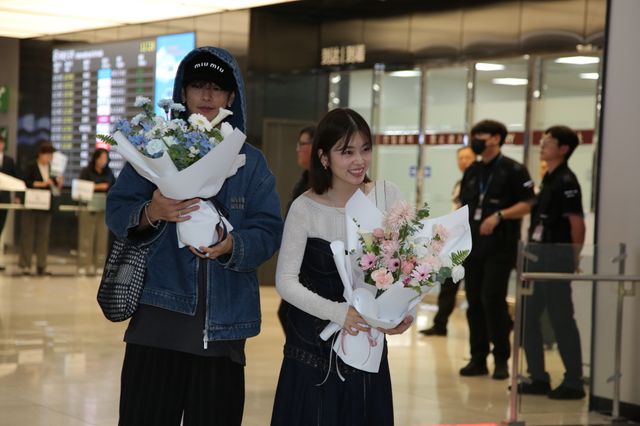 小芝風花＆佐藤健、韓国・金浦空港に到着！（18枚目）