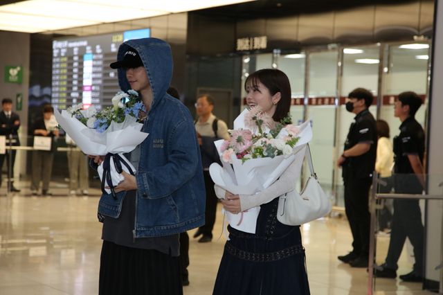 小芝風花＆佐藤健、韓国・金浦空港に到着！（19枚目）