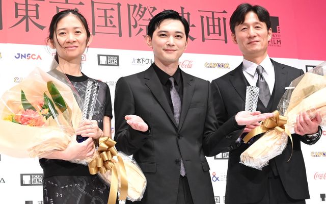 黒澤明賞授賞式のクロエ・ジャオ監督、吉沢亮、李相日監督