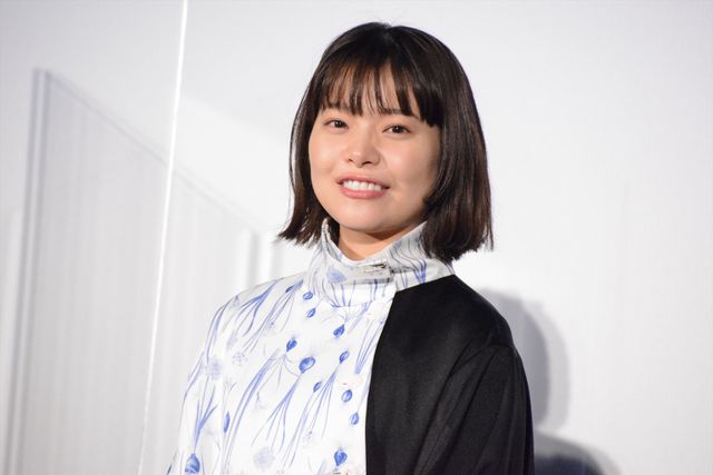 浜辺美波＆杉野遥亮、岸井ゆきのの衝撃回答にビックリ！『やがて海へと届く』公開記念舞台あいさつ（5枚目）