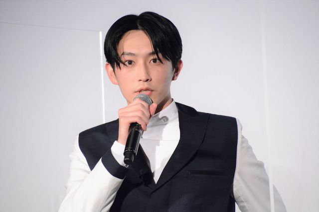 浜辺美波＆杉野遥亮、岸井ゆきのの衝撃回答にビックリ！『やがて海へと届く』公開記念舞台あいさつ（8枚目）