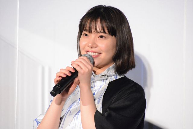 浜辺美波＆杉野遥亮、岸井ゆきのの衝撃回答にビックリ！『やがて海へと届く』公開記念舞台あいさつ（9枚目）