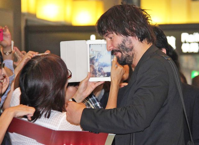 キアヌ・リーヴス、ヒゲ面で来日！フォトギャラリー（3枚目）