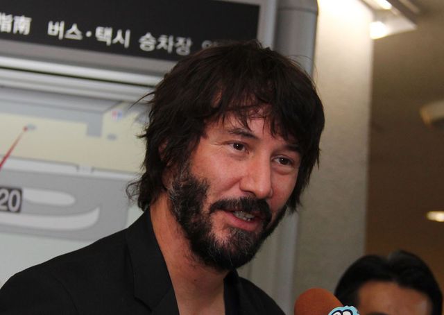 キアヌ・リーヴス、ヒゲ面で来日！フォトギャラリー（4枚目）