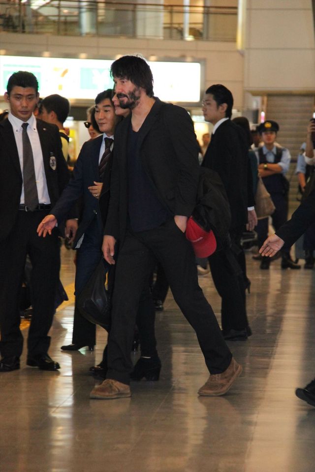 キアヌ・リーヴス、ヒゲ面で来日！フォトギャラリー（5枚目）
