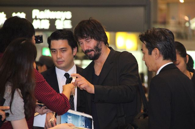 キアヌ・リーヴス、ヒゲ面で来日！フォトギャラリー（7枚目）