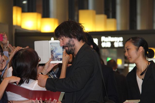 キアヌ・リーヴス、ヒゲ面で来日！フォトギャラリー（9枚目）